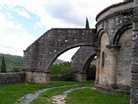 Saint-Julien-du-serre, Eglise, Chevet et Arcs-boutants (3)